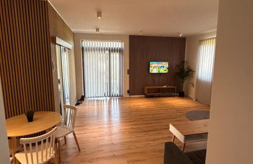 Luxury 2 bedroom apartment and garden - Foto 13