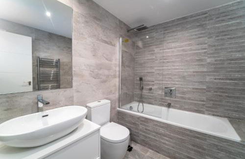 BRIGHT NEW APARTMENT IN PUENTE ROMANO - Foto 23