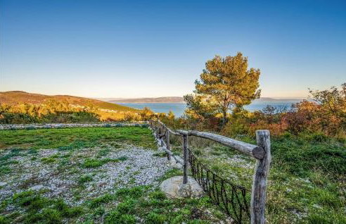 Gorgeous Apartment In Gondolici - Foto 17