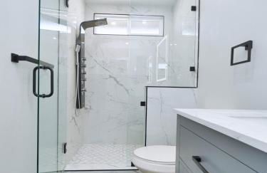 Renovated 5 Bd 3 Ba AC Private Deck Lawn - Foto 72