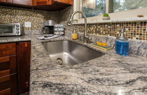 Secluded Hilltop Hideaway - Hot Tub! Two Living Rooms! - Foto 15