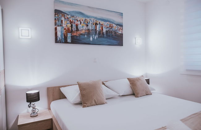 Poolside Hideout Apartments - Photo 3