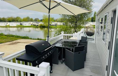 Exquisite Lake lodge in Hoburne Holiday Resort - Valentino Rose Lodge - Foto 78