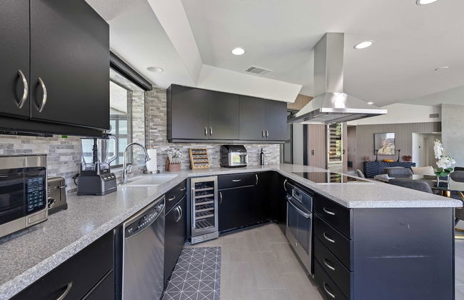 Golf Course-front Views, Pool+hot Tub, Patio Modern Edgy House by Avantstay - Foto 9