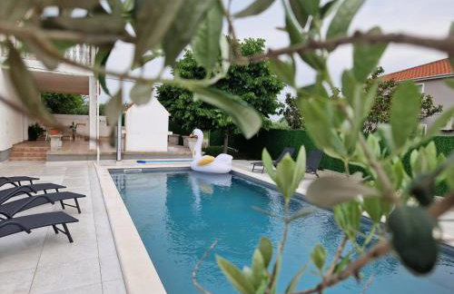 Gabriella House - Photo 25