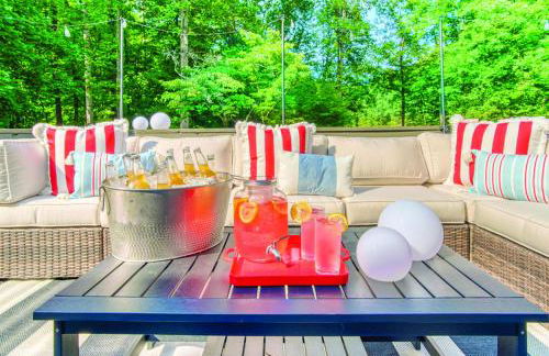 7 Bdrm, Pickleball, Bball, HotTub, FirePit, Golf! - Foto 80