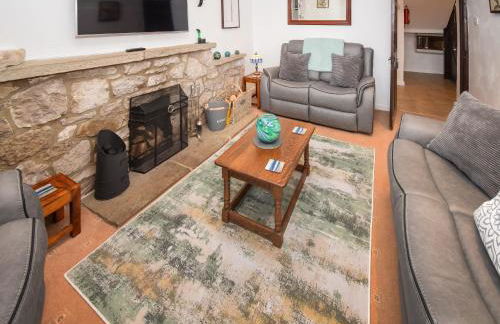 The Old Farm House - Photo 3