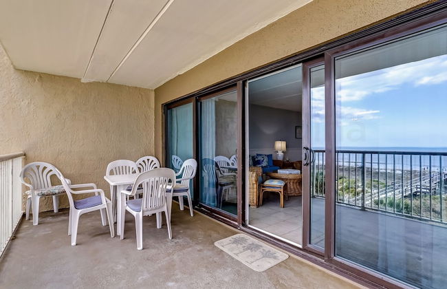 Convenience Direct Oceanfront Condo with Private Balcony by RedAwning - Photo 51