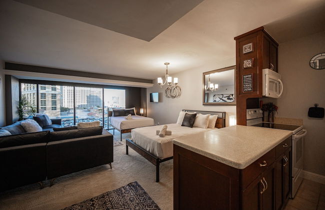 Stay together on the strip - 6 comfy beds w/view! - Foto 22