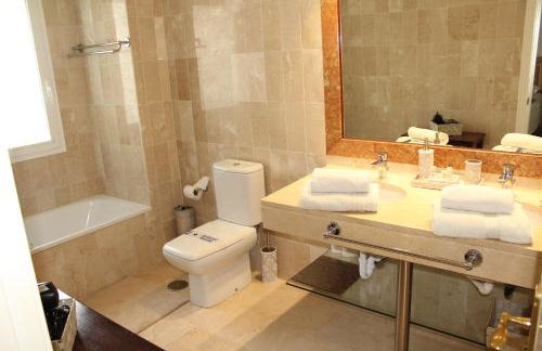 Apartment in El Presidente Beach Side New Golden Mile - Photo 15