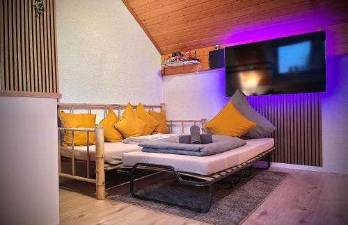 Stay by Home Deluxe Apartment WiFi-PS4-TV-Loft-Bath-Kitchen - Foto 11