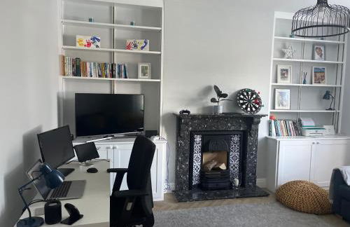 Beautiful family home with hot tub - Foto 27