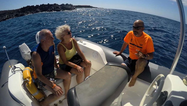 Disfrutando del paseo en barco por Costa Adeje