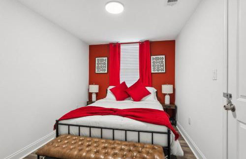 Spacious 10BR NOLA Home, Perfect for Groups, King bed - Foto 31