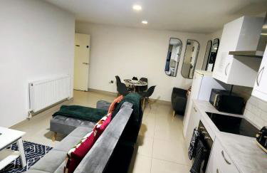 Luxurious 3 bed Ensuites & kitchenettes Nr LGI Hospital & Uni - Free 5G WIFI & Netflix Short Stays - Contractors Free Parking - Foto 58