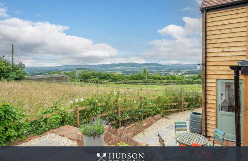 Modern Snitton Cottage & Gardens - Photo 28