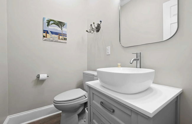 Water, Water Everywhere by Avantstay Pool + Dock - Foto 12