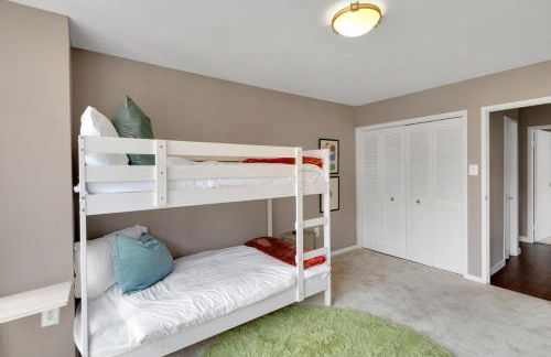 Large 3 bedroom Family Suite, Private Balcony, 5 min to DCA, Gym, Pool and more! - Foto 44