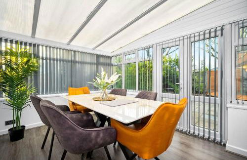 Marcot House Modern 5 bedroom house Solihull 10 mins drive from bhx & nec private off road parking - Foto 58