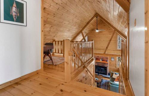 Lakefront Log Cabin, Private Lake Access w/Peloton - Foto 15