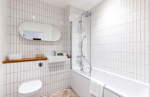 Chic Crystal Palace Flat with Balcony & Workspace - Foto 19