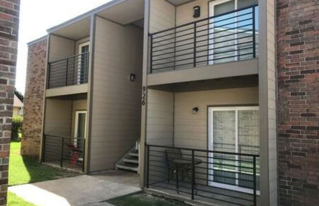 Evie's Campus-close 2 bedroom luxury - Photo 20