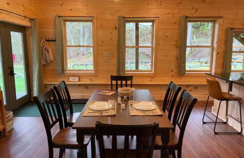 Creekside Getaway - King Bed - Full Kitchen - Foto 5