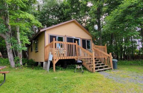 Quiet 2 Bedroom Bass Cabin In The Trees - Foto 1