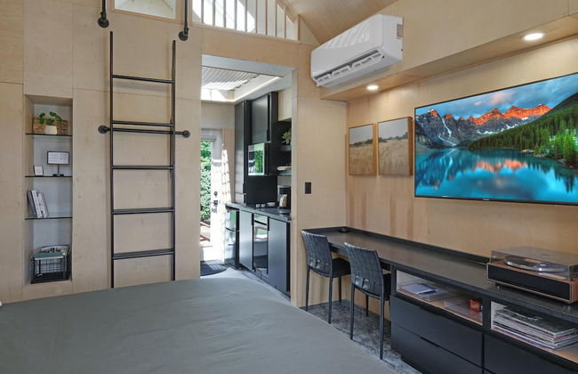 Bunkies-the Commissioner - Photo 11