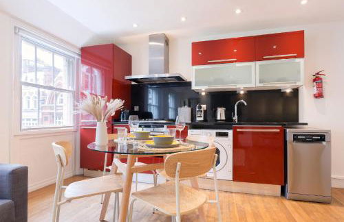 Bright Carnaby Soho 1BR Apartment with AC - Photo 5