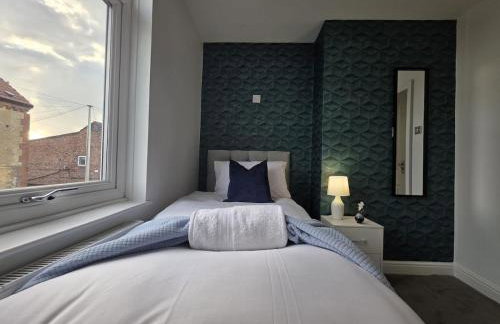 #18 Anfield 5 min walk Sleeps 7 4BR 5Bed 3Bathrms - Photo 13