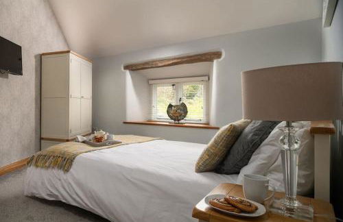 GORSE BARN - A cosy barn conversion in North Wales with a log burner - Photo 8