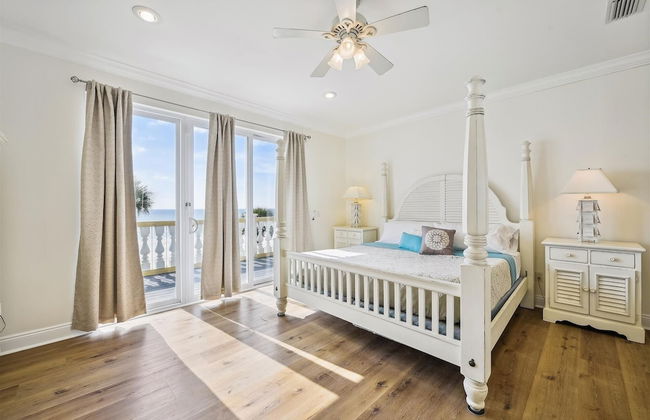 Just Beachy - 5 Bedroom Beach Front Home! Sleeps 20 Home by RedAwning - Foto 4