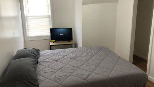 Private apartment with 3 bedrooms and 1 bathroom near Newark International Airport EWR and New York City, MetLife Stadium FIFA World Cup 20 minutes away - Foto 5