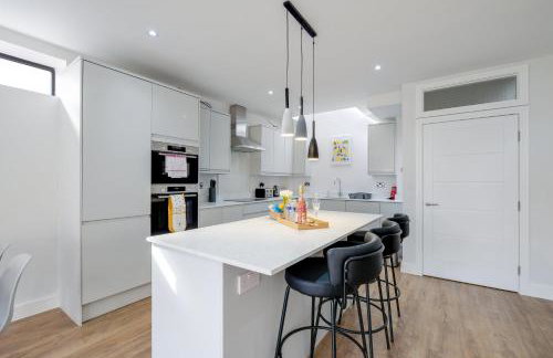 Luxury 5 Bedroom, 4 Bathroom Home in Purley - Foto 10