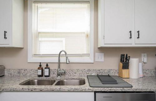 Family & Dog Friendly 4BD-3BA in Stone Mountain - Foto 14