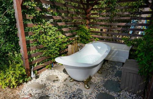 The Gold heart of Grass Valley w outdoor bathtub - Photo 5