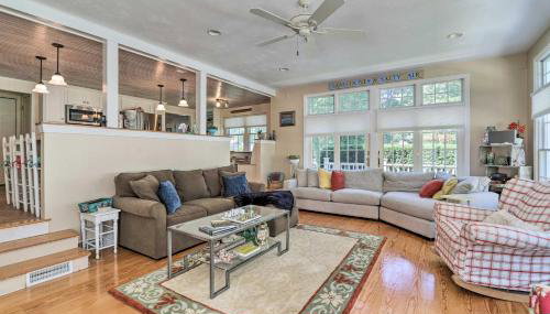 Cape Cod Cottage with Deck, Grill, and Games! - Foto 3