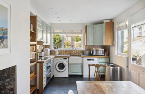 Beautiful Victorian Home on Peaceful Green Square - Foto 27