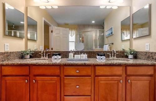 Modern DT Home-King size Bed-Patios-Long Stays-WiFi - Foto 16