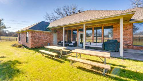 ~ 3 Mi to Dtwn: Aubrey Vacation Rental w/ Patio! - Foto 3
