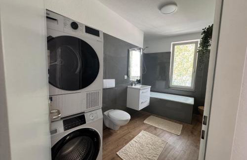 SuperHosts PARKPLATZ - Zentrum - TERRASSE - King-Bett - NETFLIX - Foto 7