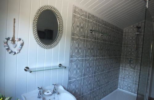 The Potting Shed And The Garden Shed Self Catering - Photo 36