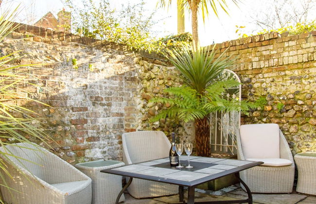 Terraced Townhouse Close to City Centre - Photo 15