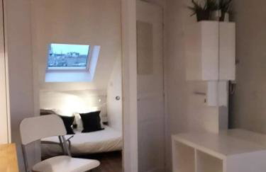 Place Maubert Coeur de Paris Beau Nid contemporain vue Paris calme clair dernier etage clim ascenseur - Photo 6