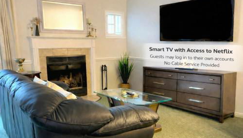 Cozy Villa 3 mins to Mohegan- Fully Stocked with King Bed & Fireplace- Jacuzzi, Saltwater Pools, Sauna - Foto 3