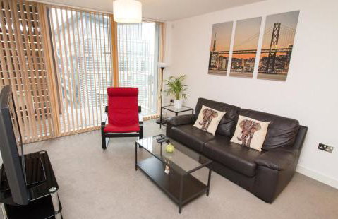 iSTAY APARTMENTS at VIZION - Fully Equipped Modern Serviced Apartments with Balconies, Superfast Broadband, Free Allocated Parking Space, 24h Security, Rooftop Gardens, Located in Central MK - Photo 48