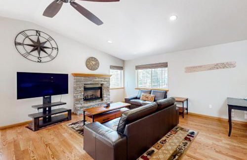 Sunlit Forest Haven - Foto 12