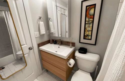 Full Building Huge Downtown Retreat Walkable to Everything - Foto 48