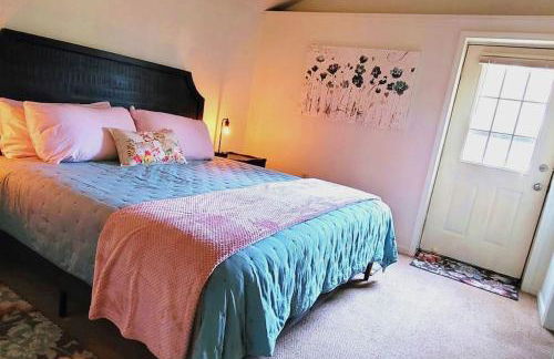 Large 1 BR Cottage, KING BED on the Lake - Foto 13
